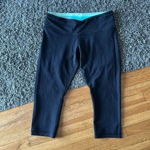 Lululemon Black Reversible Capri Leggings Teal Size 10
